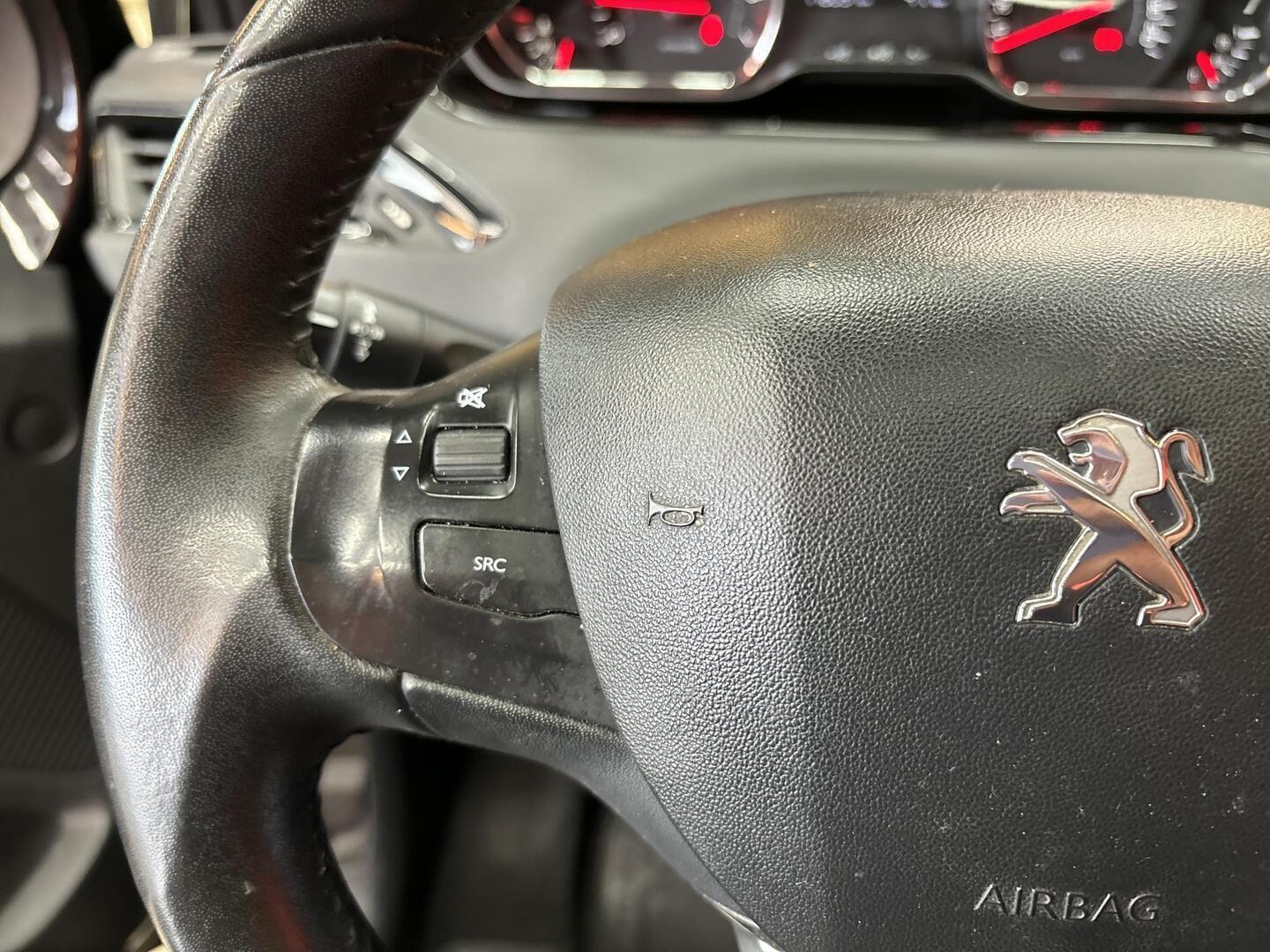 PEUGEOT 208 2013