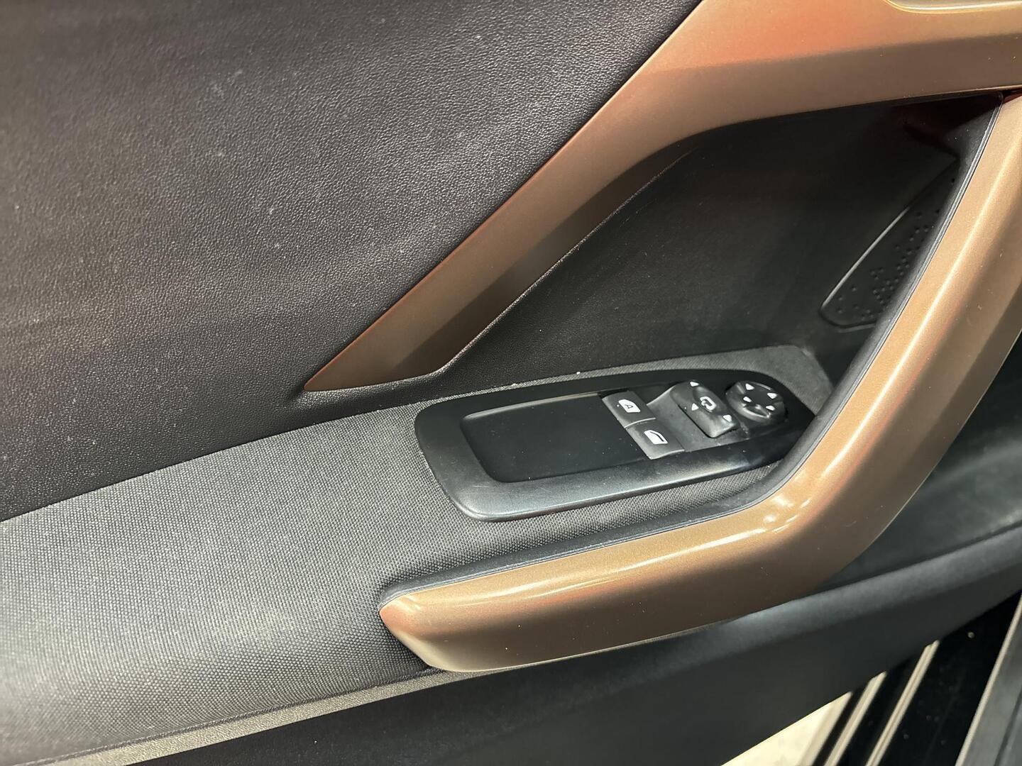 PEUGEOT 208 2013