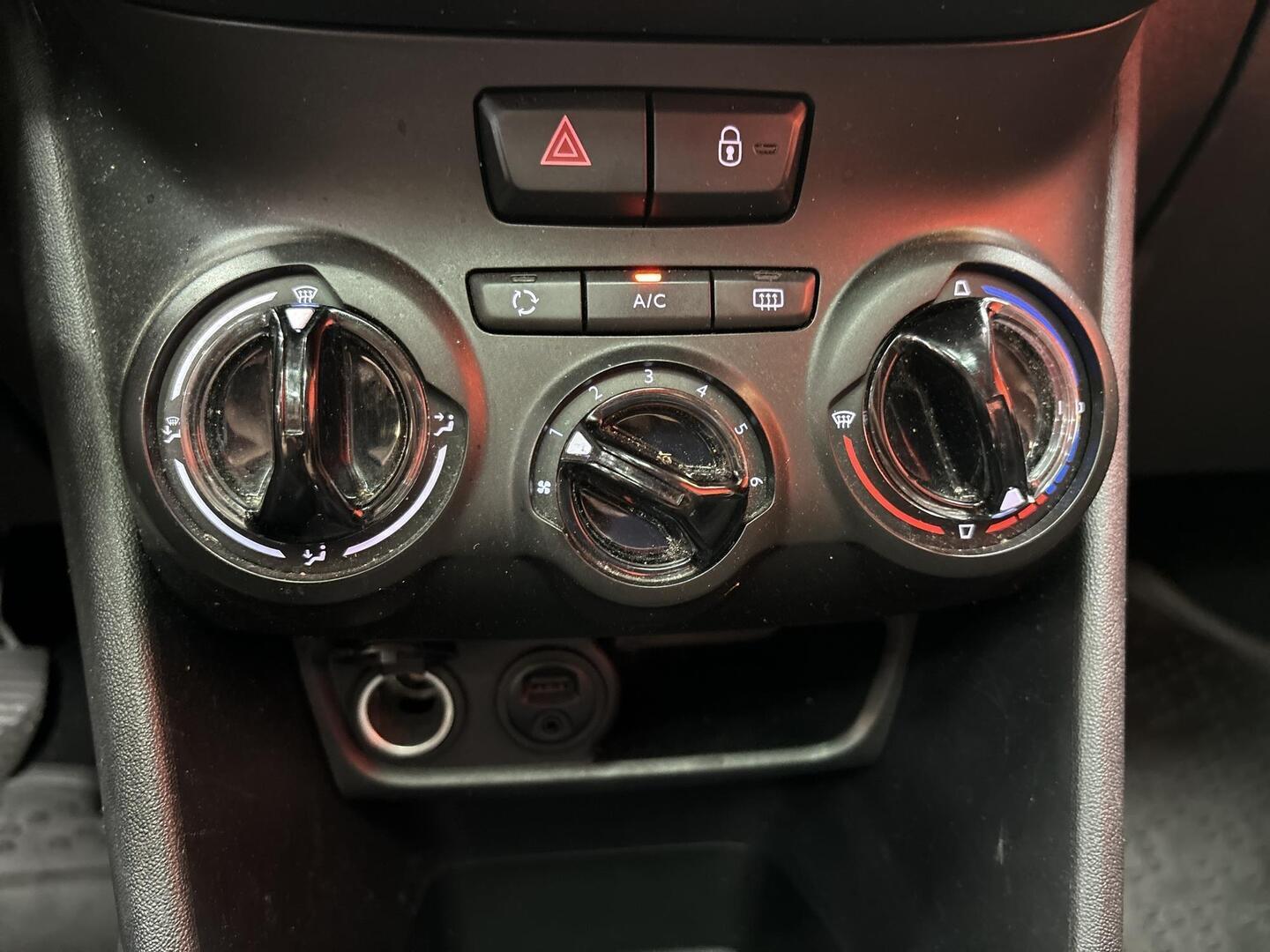 PEUGEOT 208 2013