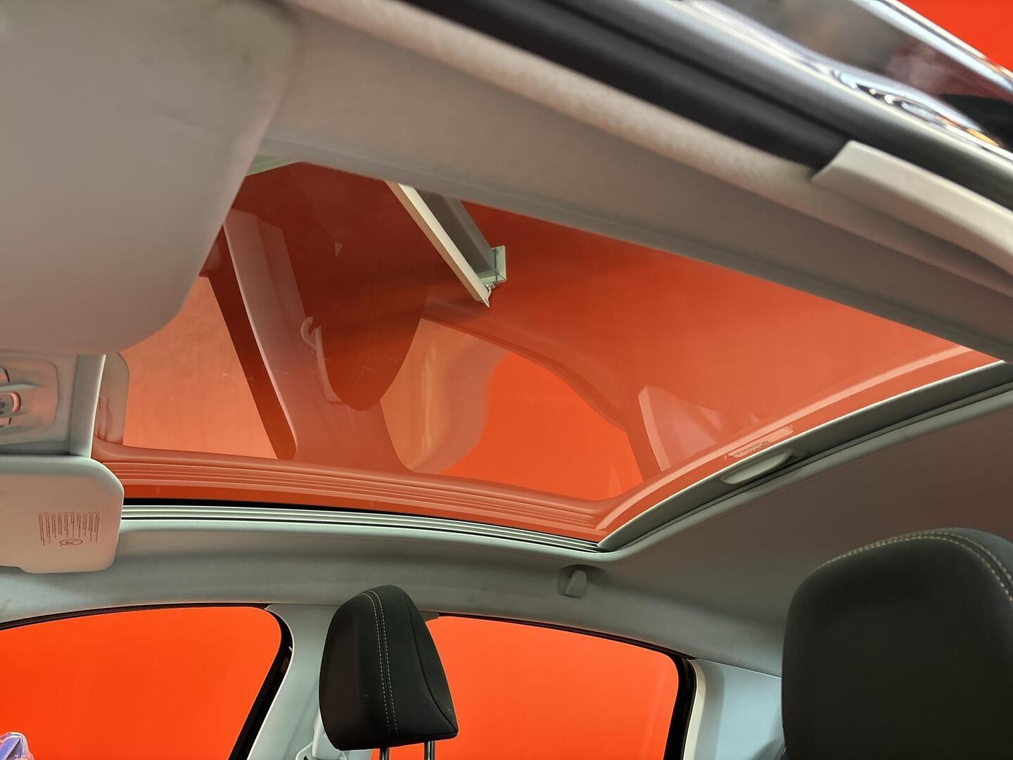 PEUGEOT 208 2013