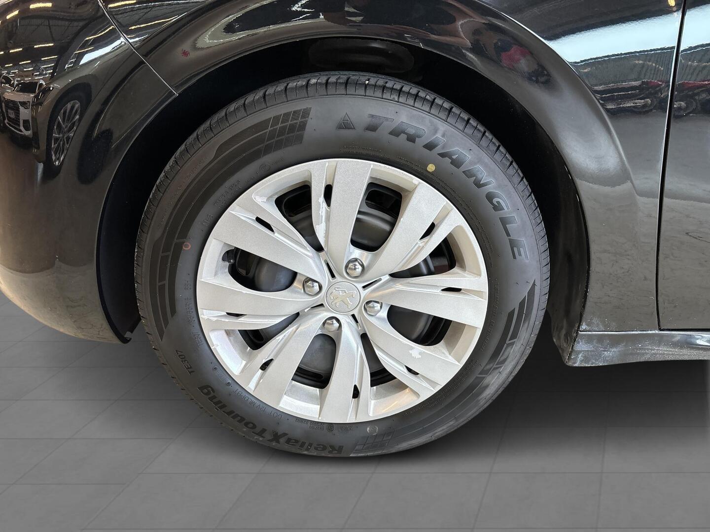 PEUGEOT 208 2013
