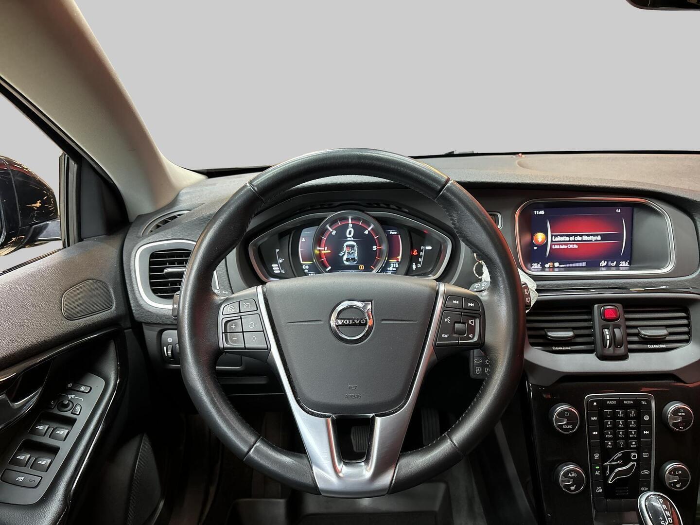 VOLVO V40 2018