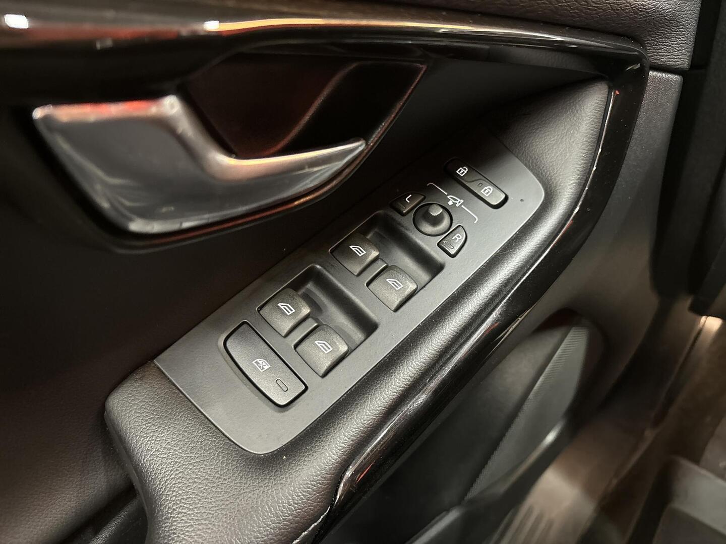 VOLVO V40 2018