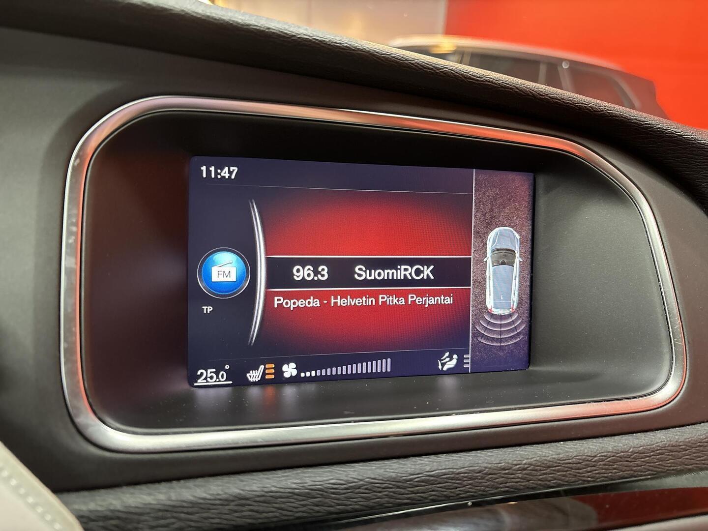 VOLVO V40 2018