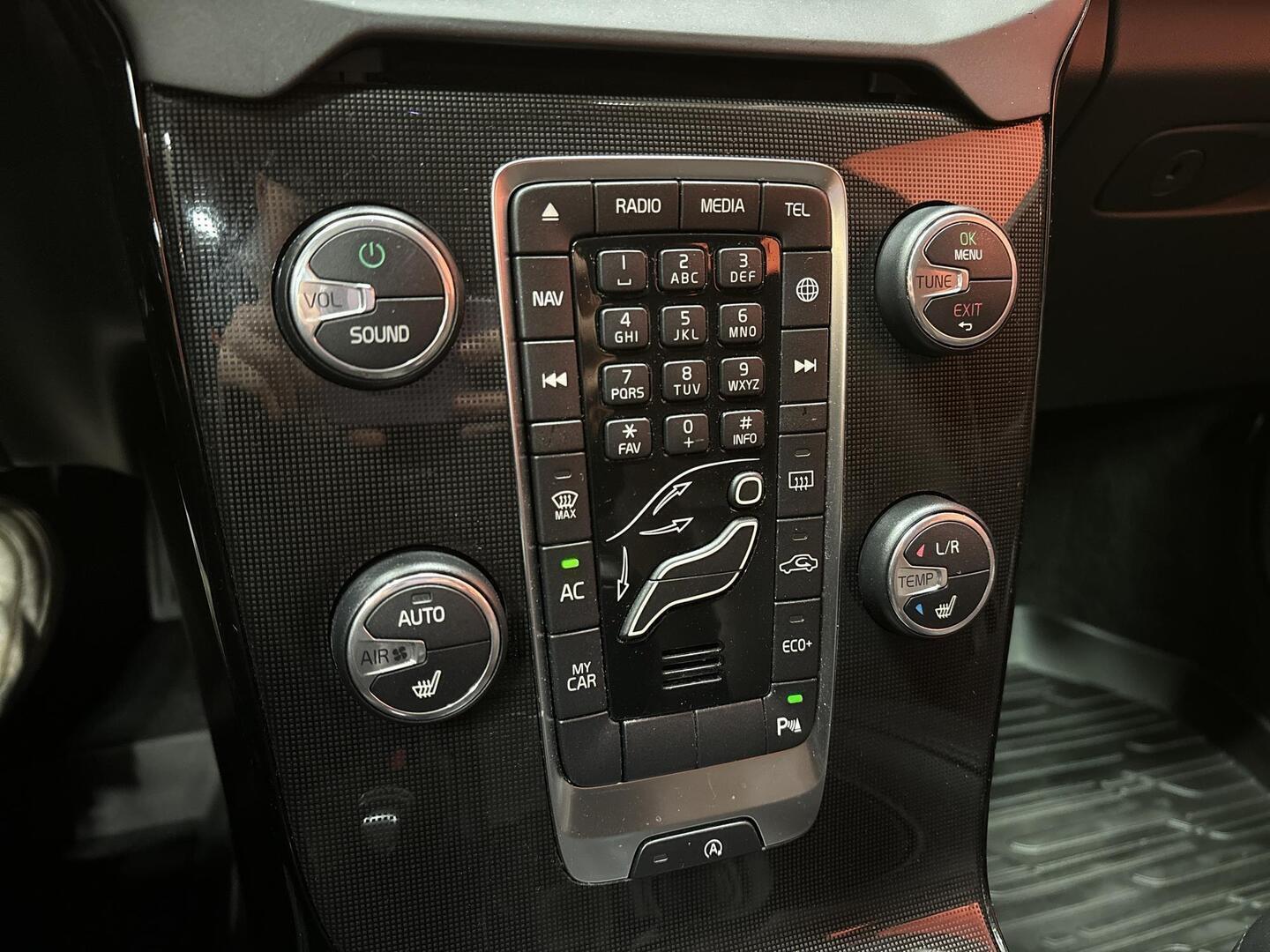 VOLVO V40 2018