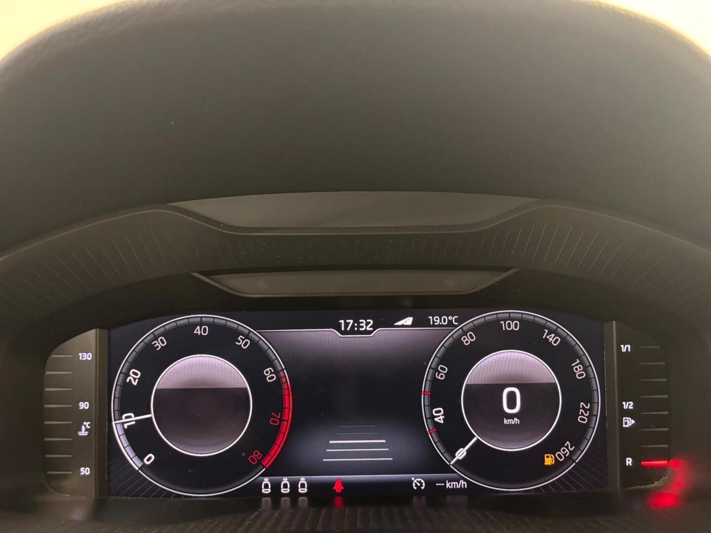 SKODA Karoq 2019
