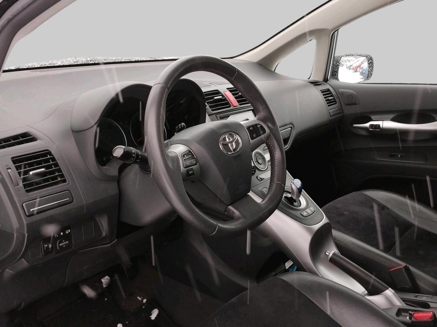 TOYOTA Auris 2010