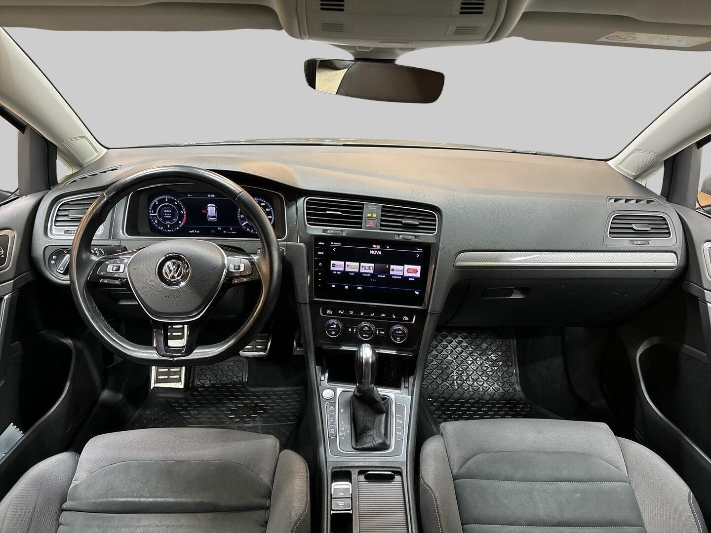 VOLKSWAGEN Golf 2018