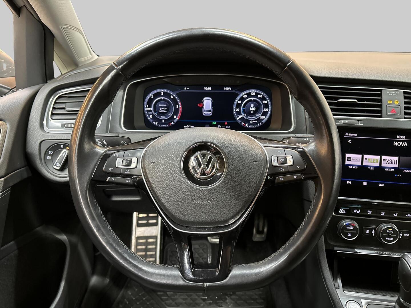 VOLKSWAGEN Golf 2018