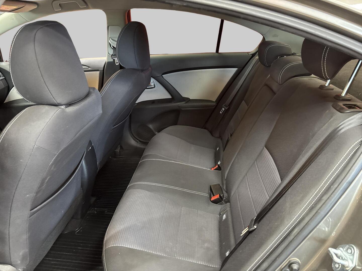 TOYOTA Avensis 2017