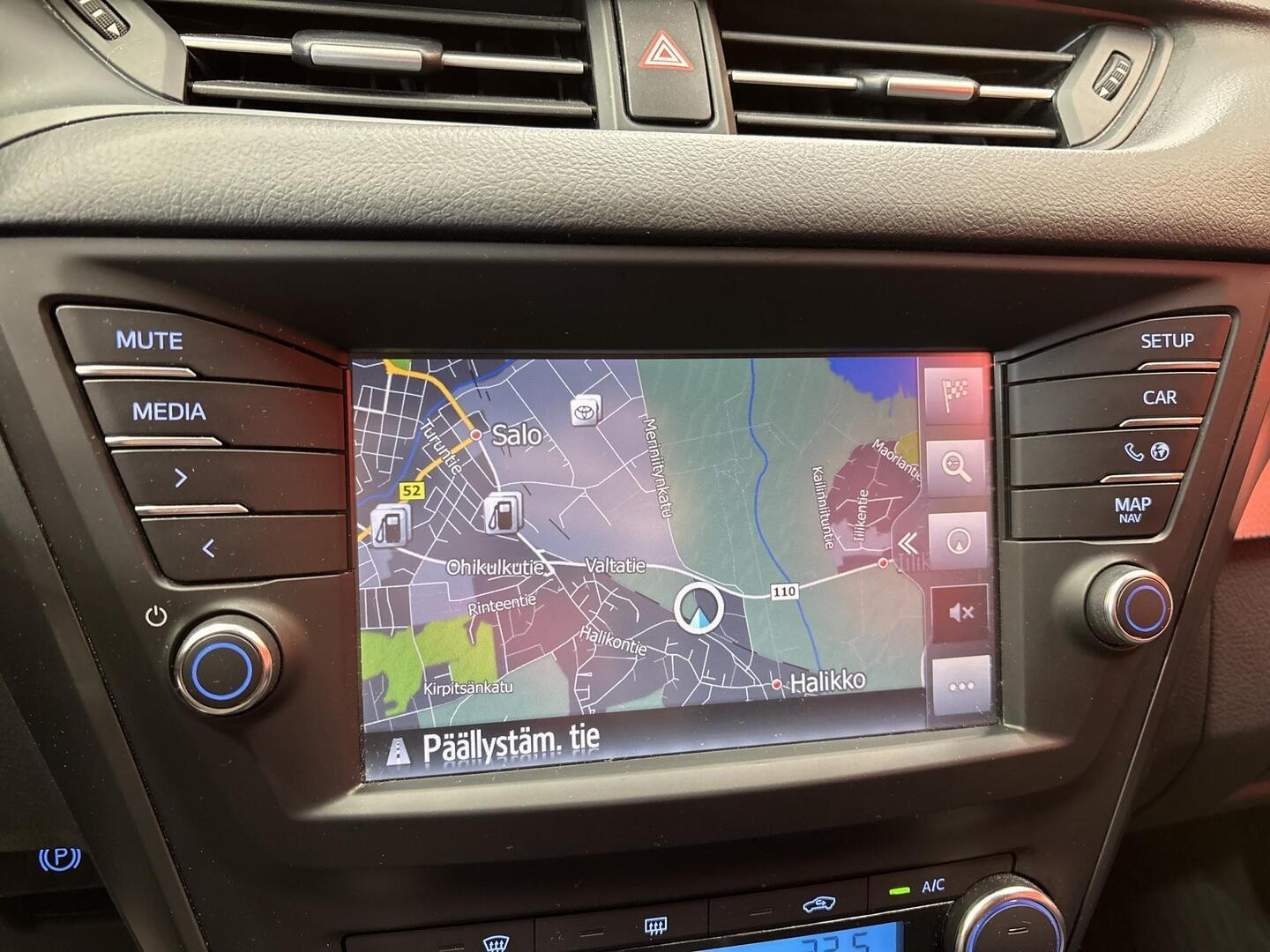 TOYOTA Avensis 2017