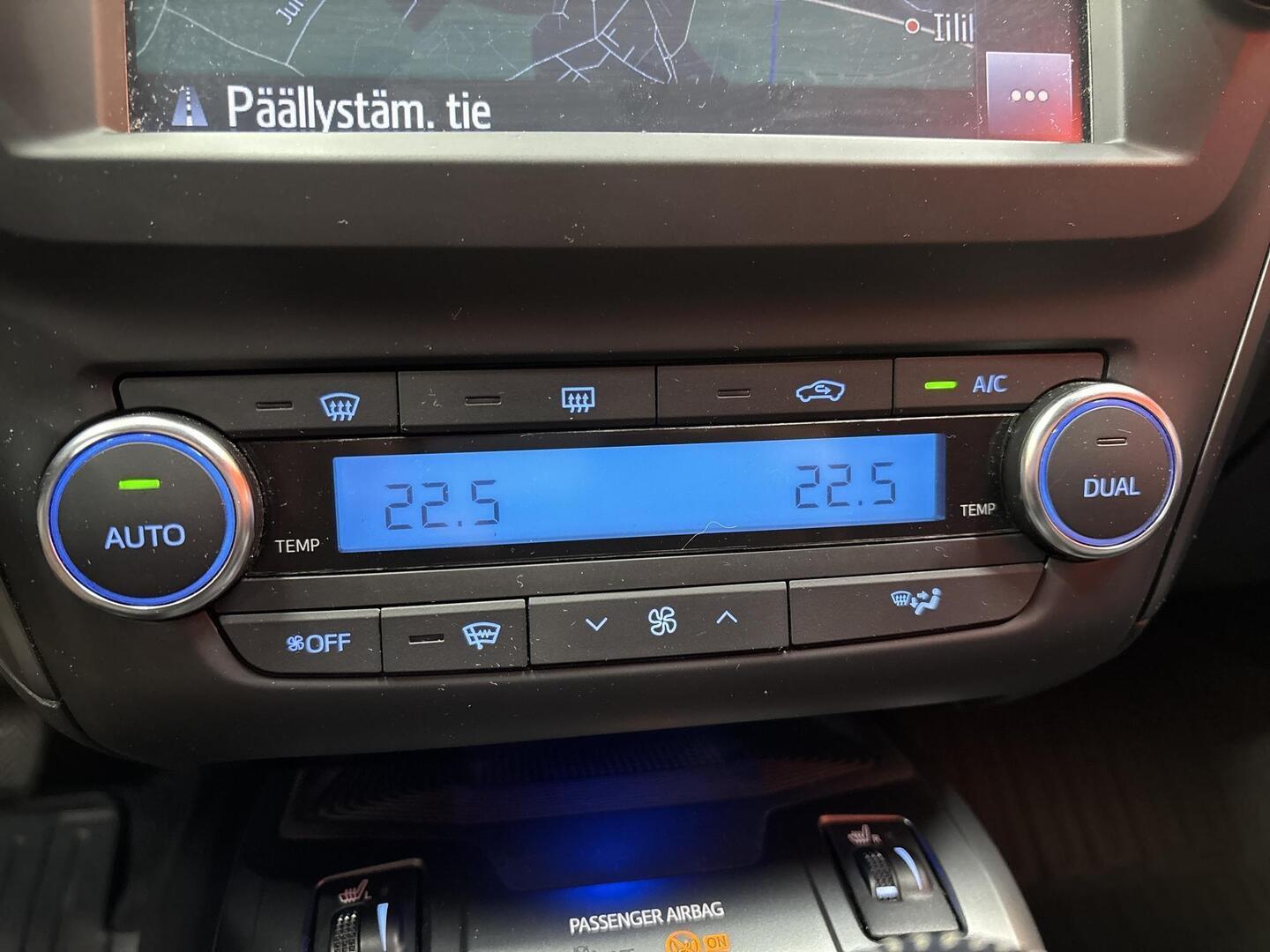 TOYOTA Avensis 2017