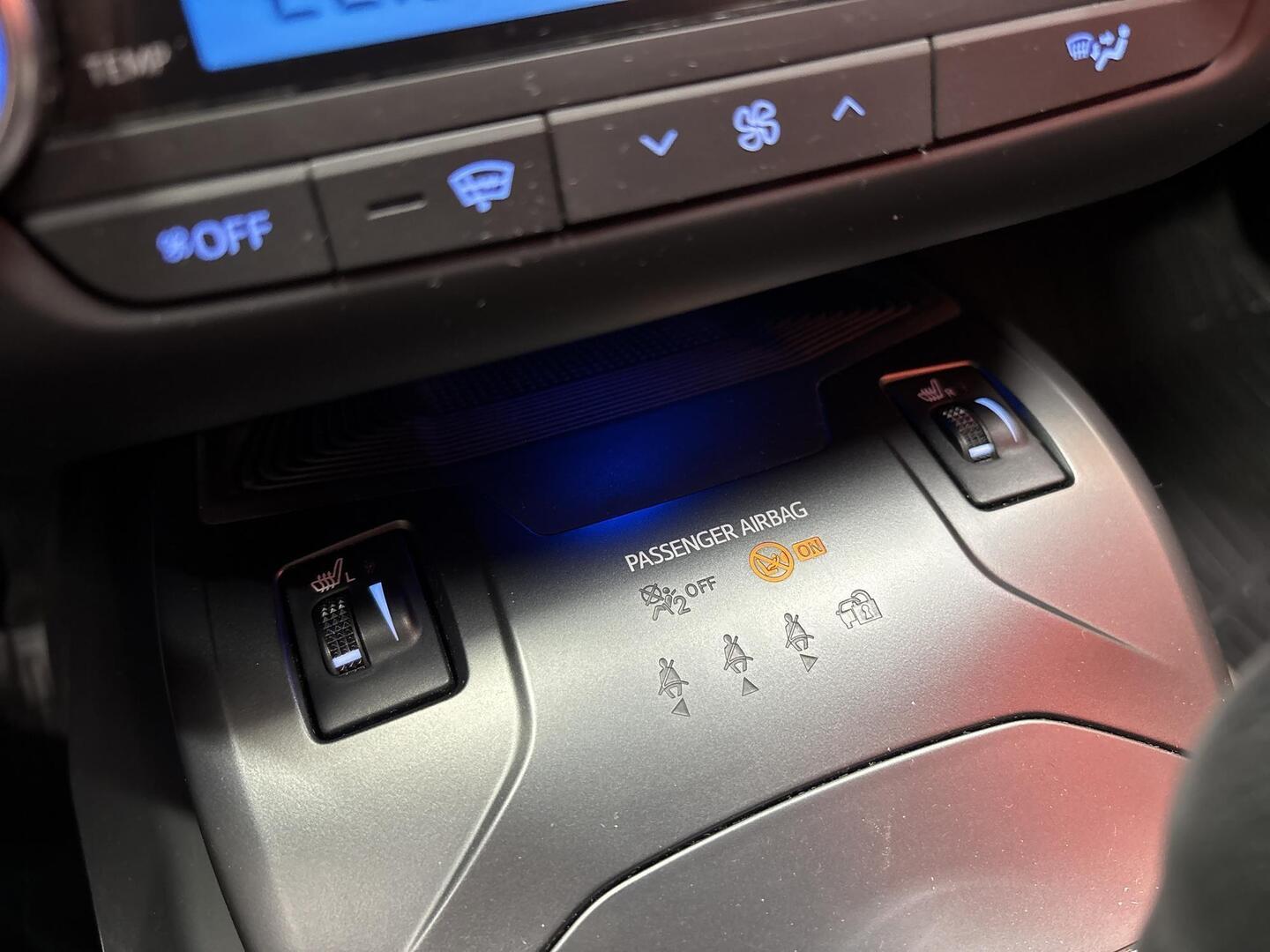 TOYOTA Avensis 2017