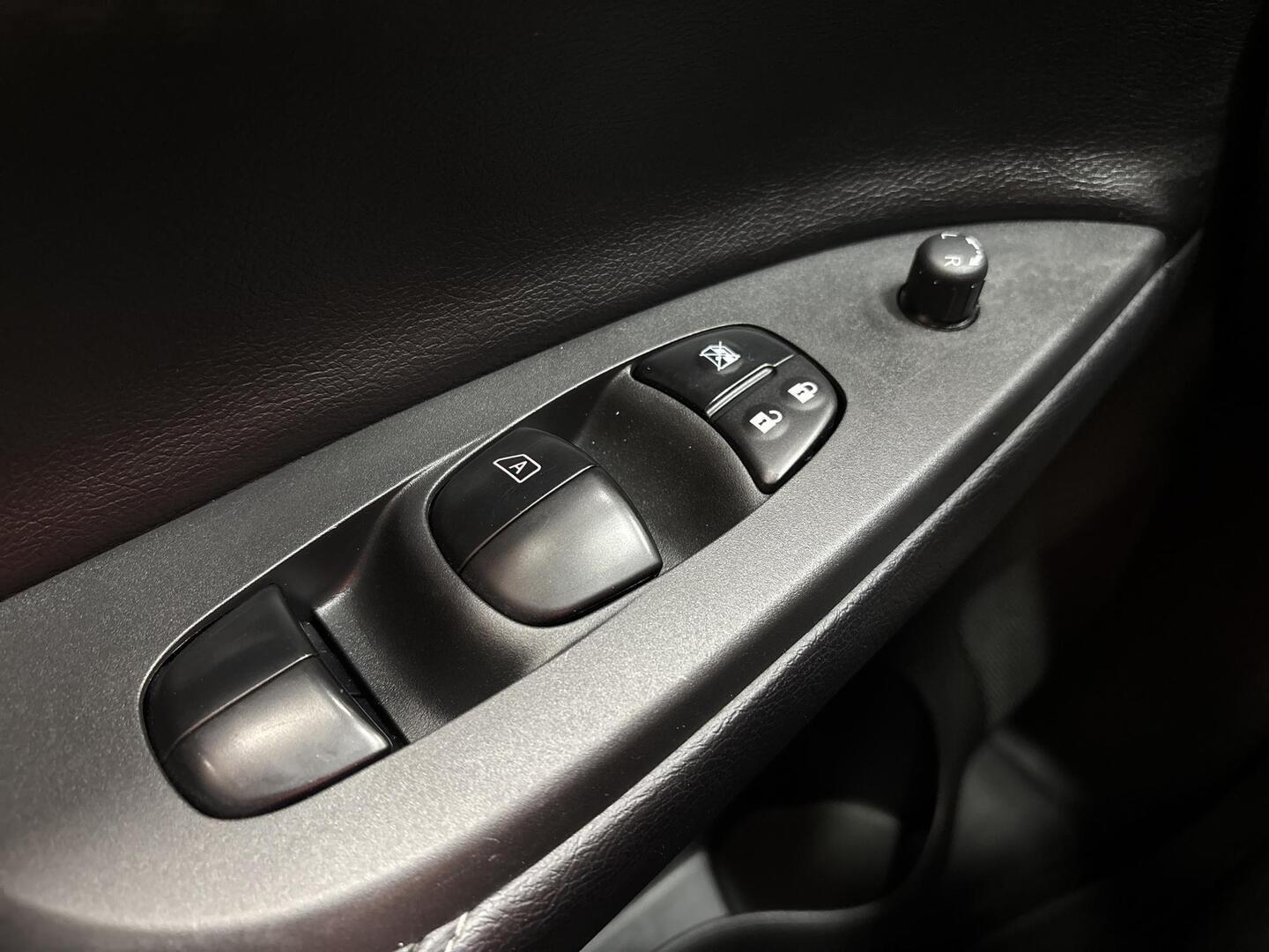 NISSAN Pulsar 2015