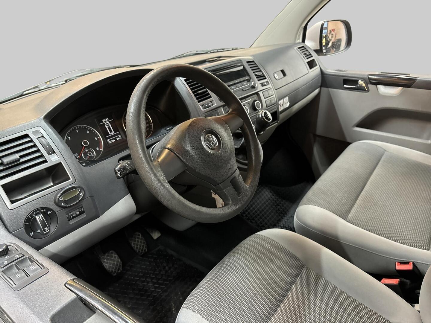 VOLKSWAGEN Caravelle 2012