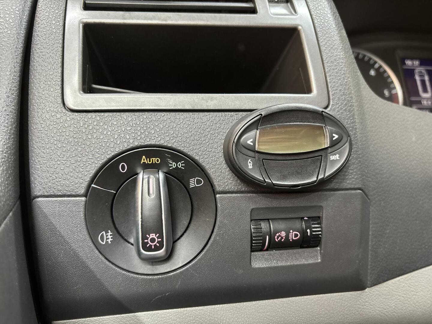 VOLKSWAGEN Caravelle 2012