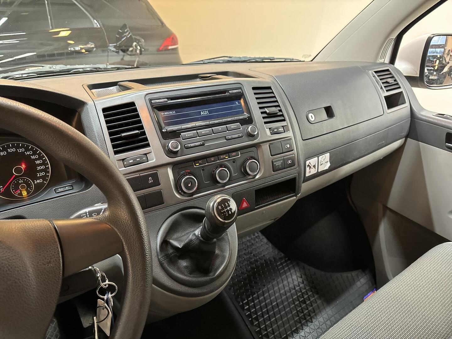 VOLKSWAGEN Caravelle 2012