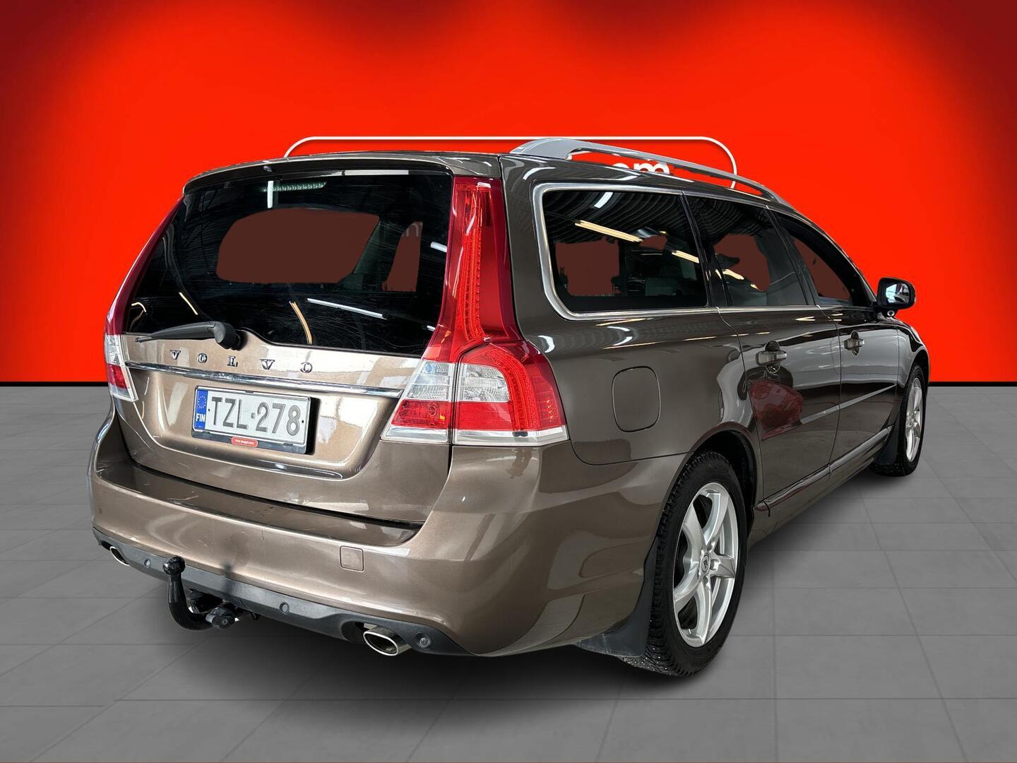 VOLVO V70 2014