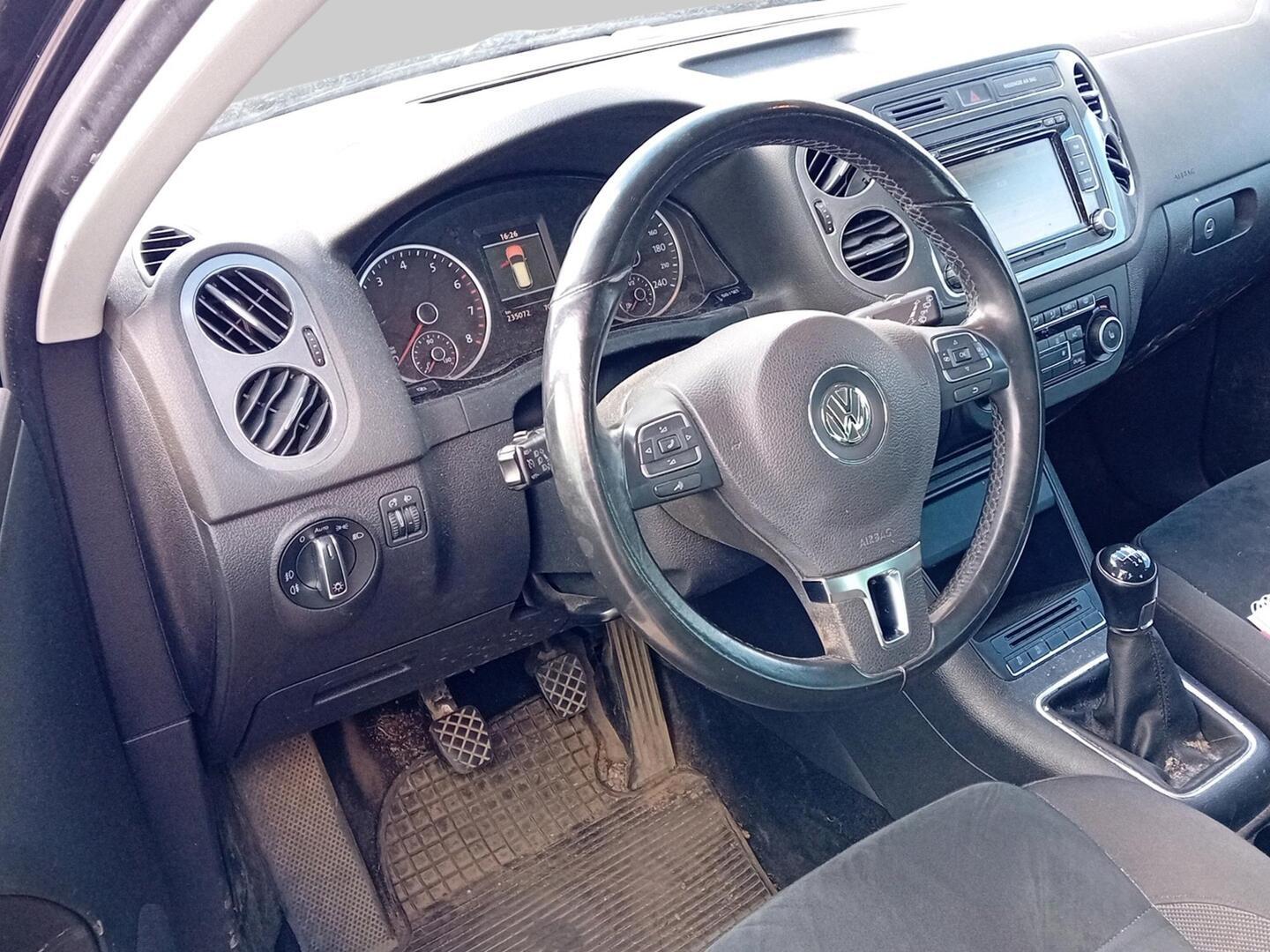 VOLKSWAGEN Tiguan 2012