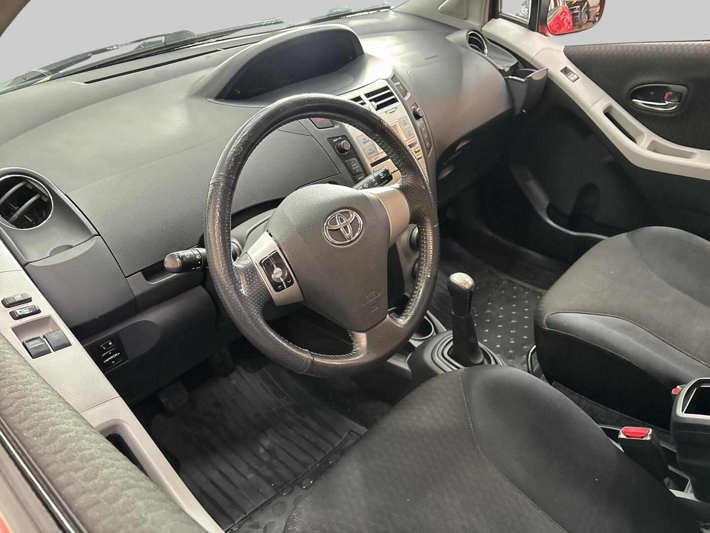 TOYOTA Yaris 2007