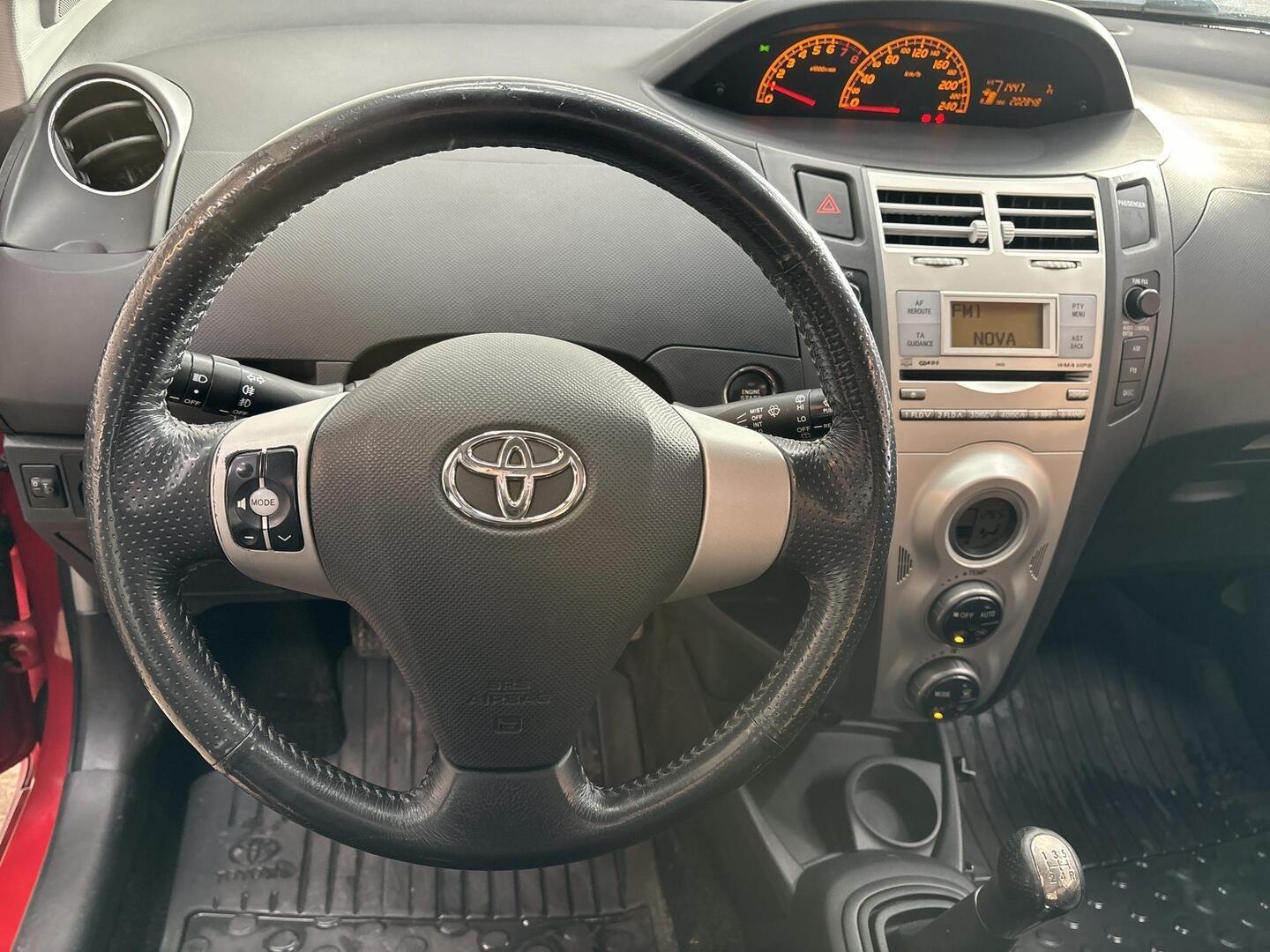 TOYOTA Yaris 2007
