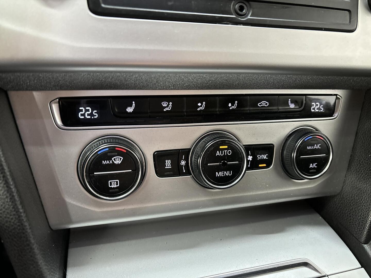 VOLKSWAGEN Passat 2016