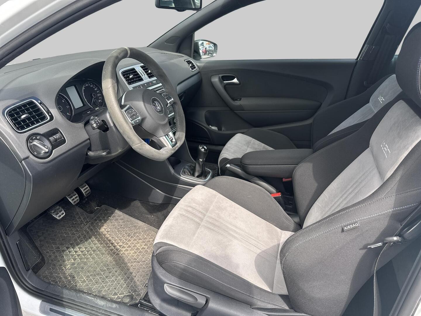 VOLKSWAGEN Polo 2014