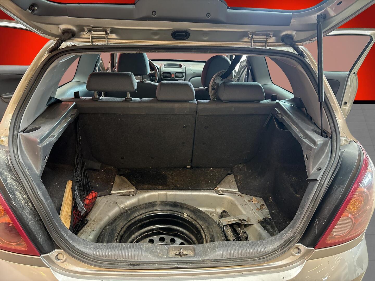 NISSAN Almera 2005