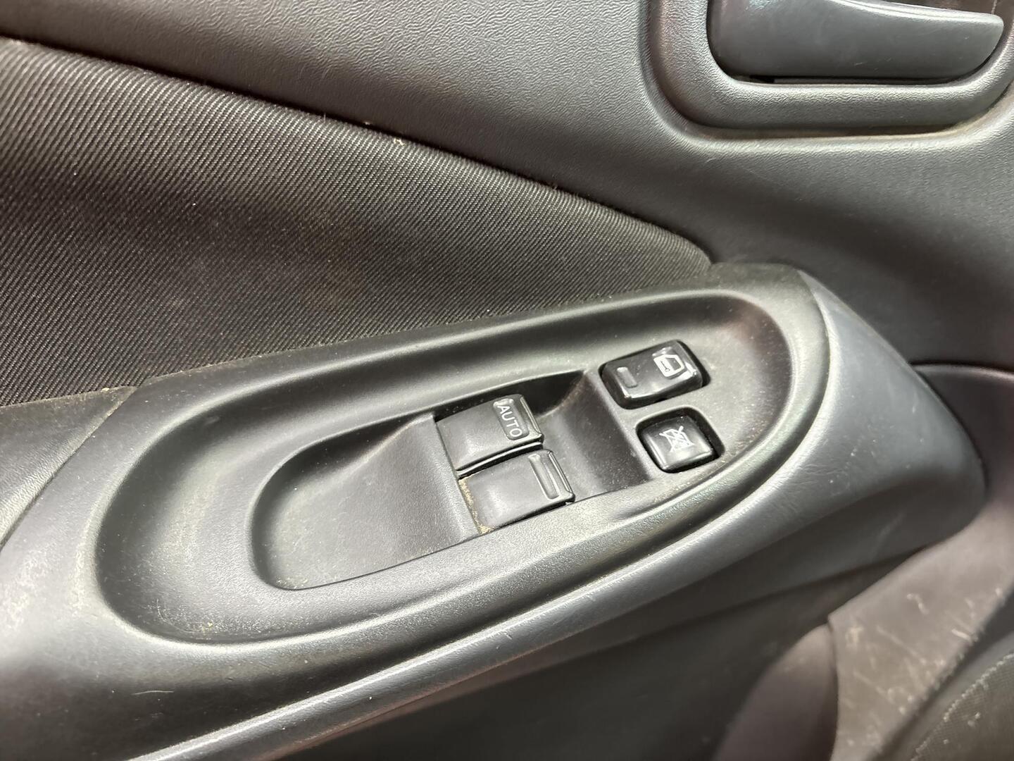 NISSAN Almera 2005
