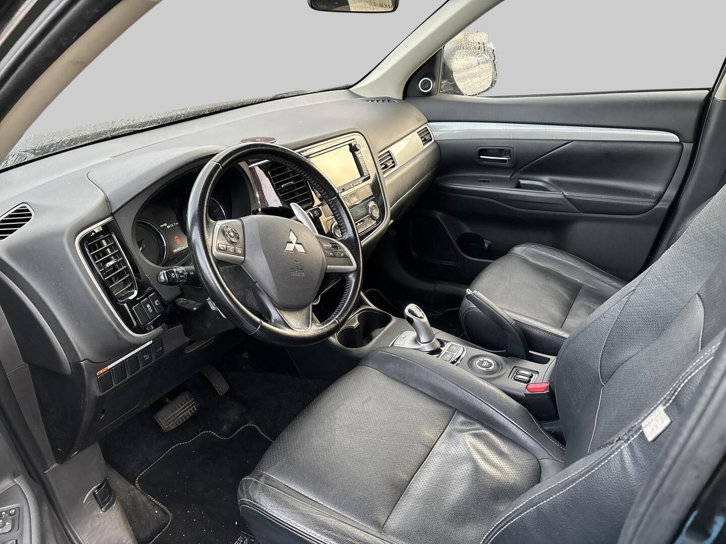 MITSUBISHI Outlander PHEV 2014