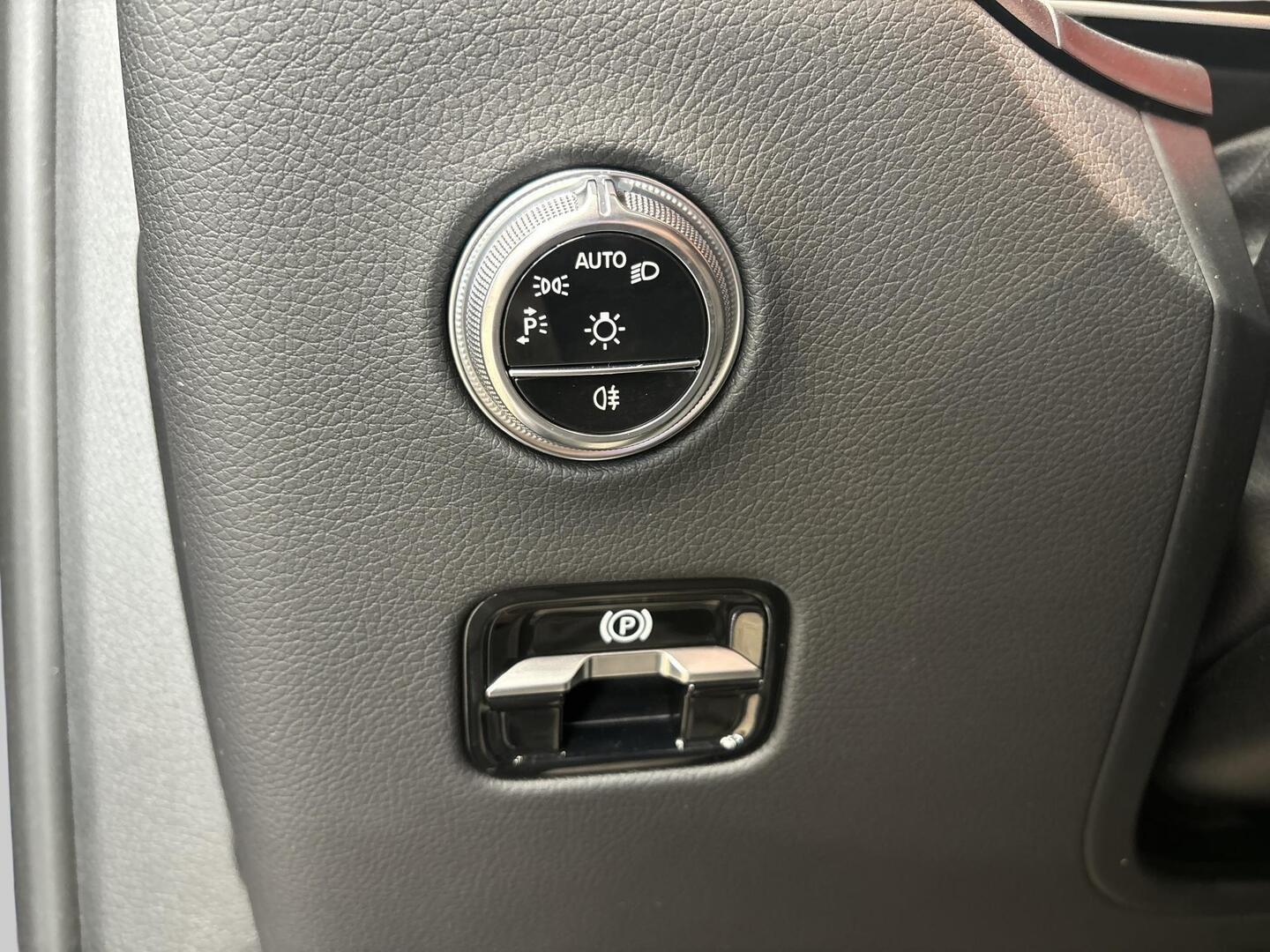 MERCEDES-BENZ GLC 2023
