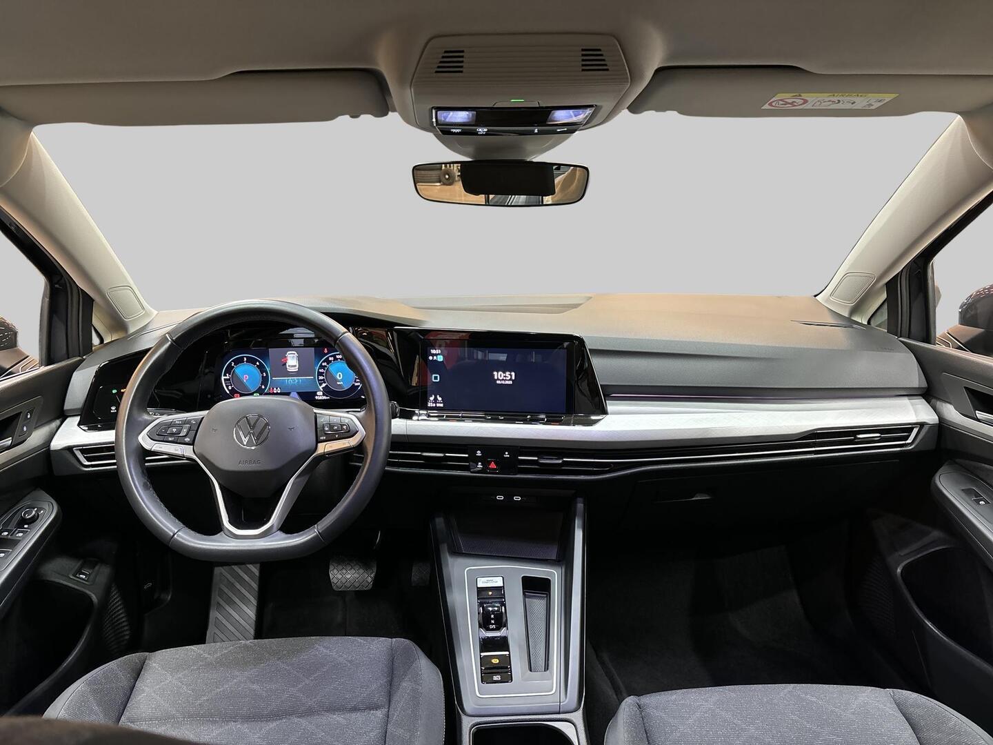 VOLKSWAGEN Golf 2024