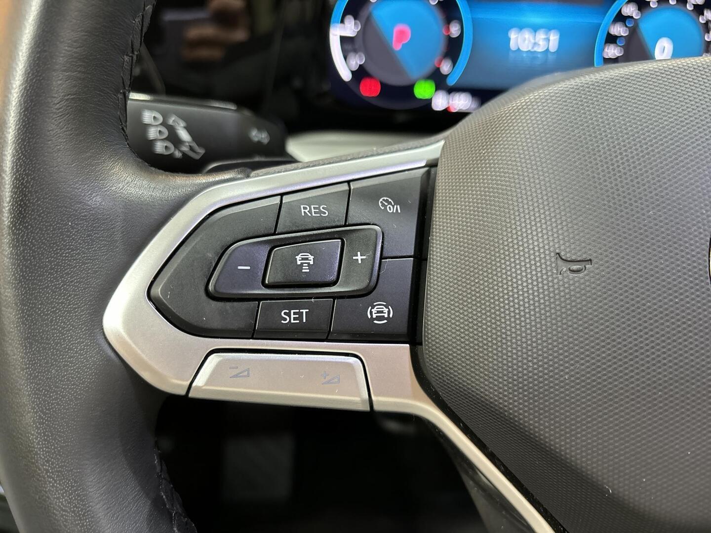 VOLKSWAGEN Golf 2024