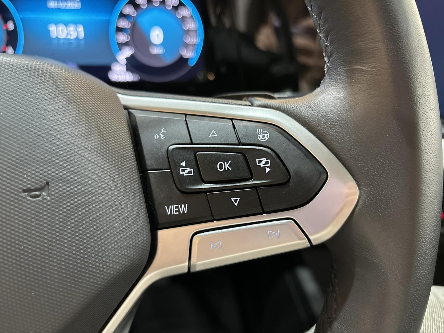 VOLKSWAGEN Golf 2024