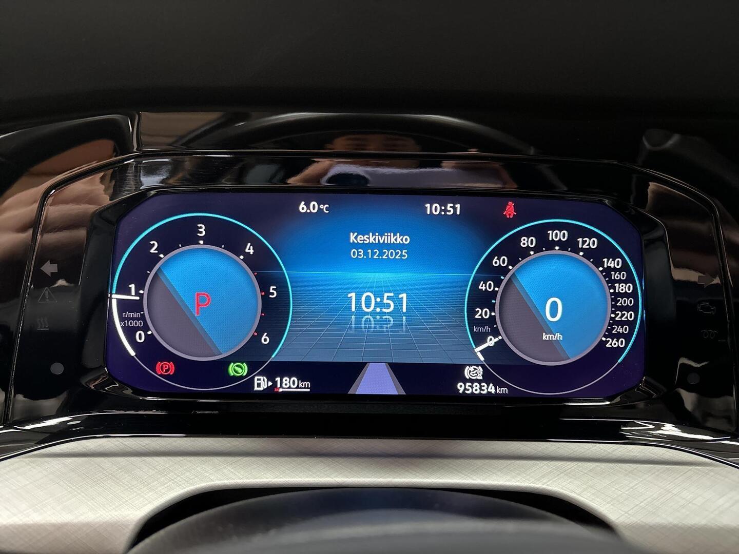 VOLKSWAGEN Golf 2024