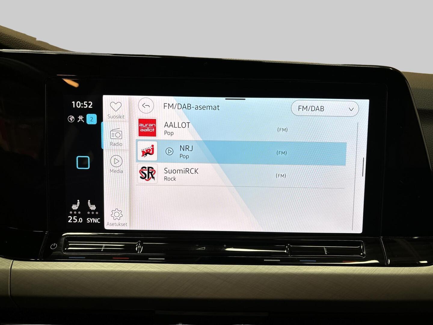 VOLKSWAGEN Golf 2024