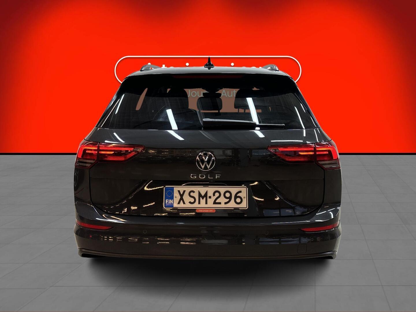 VOLKSWAGEN Golf 2024