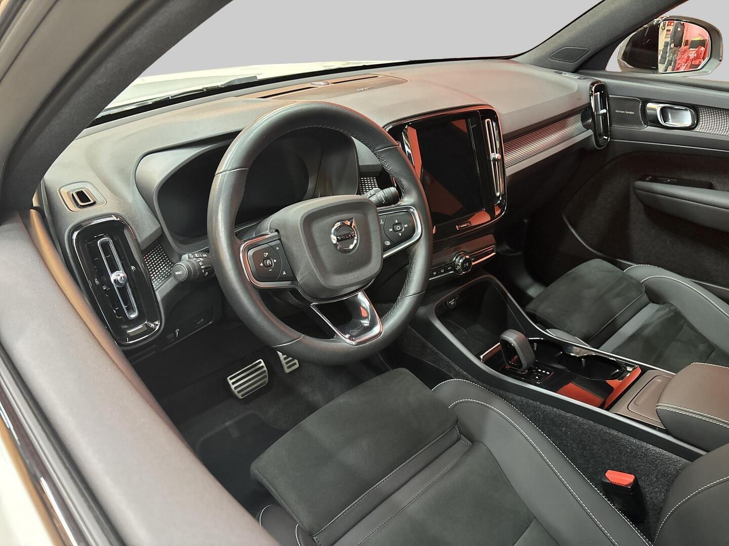 VOLVO XC40 2022