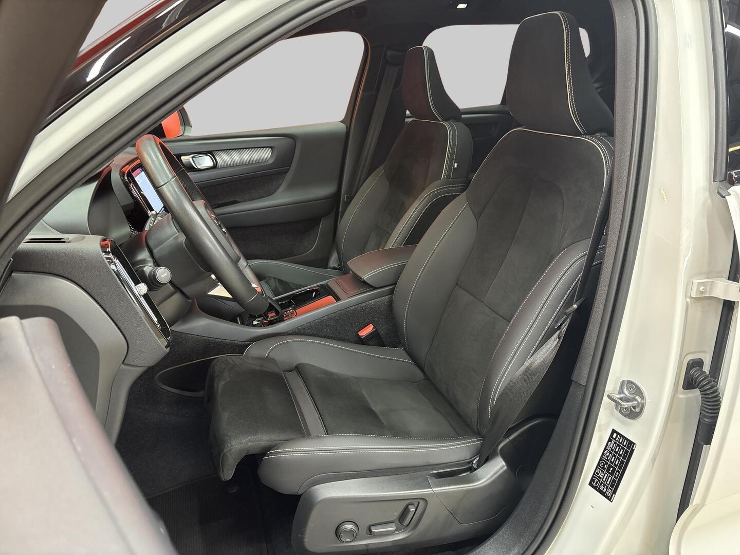 VOLVO XC40 2022