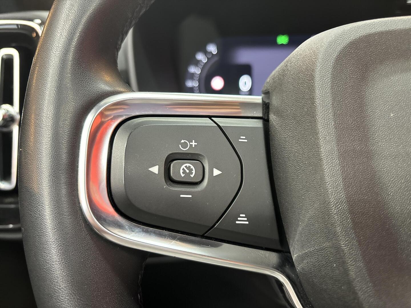 VOLVO XC40 2022