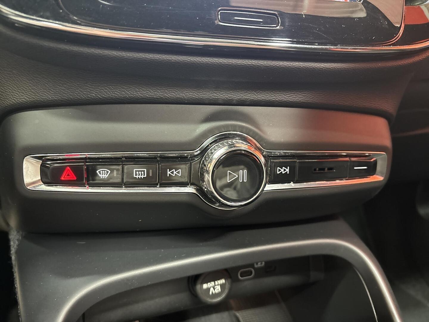 VOLVO XC40 2022