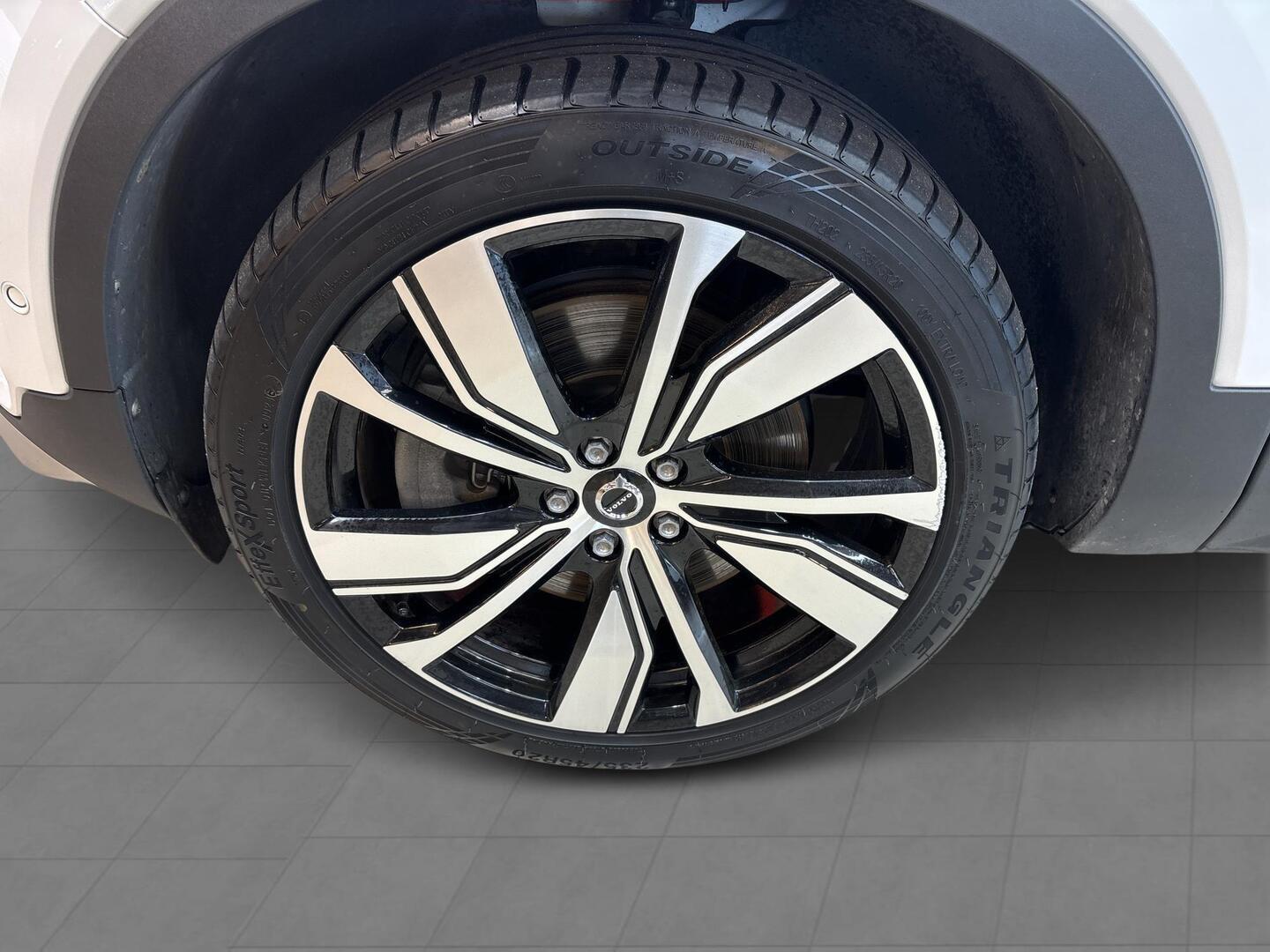 VOLVO XC40 2022
