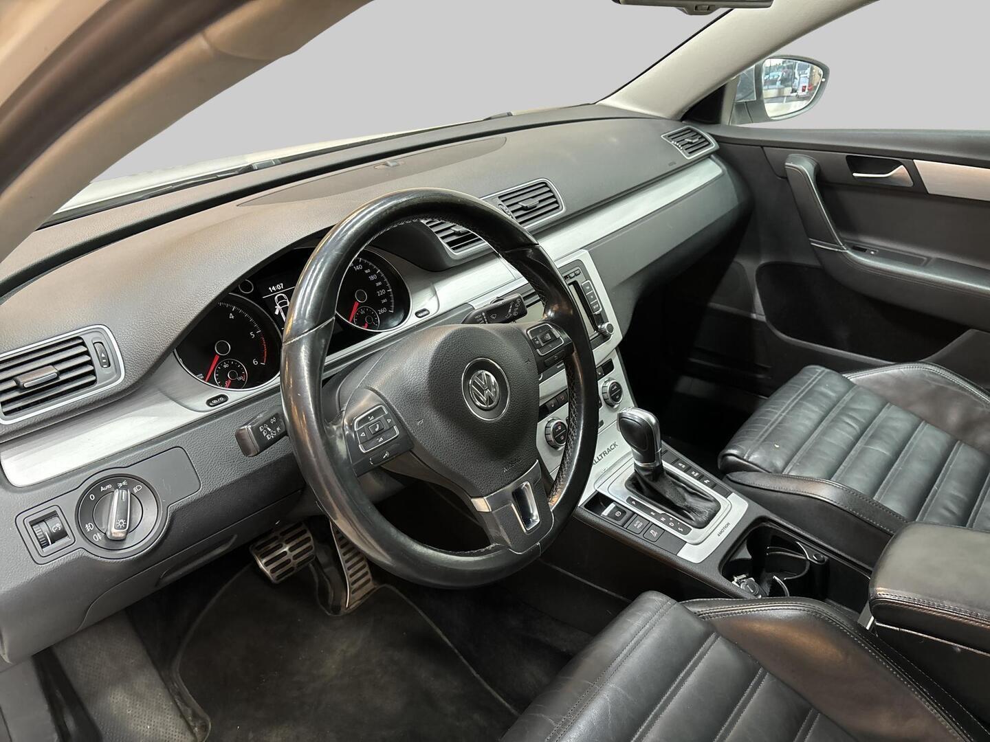 VOLKSWAGEN Passat 2014