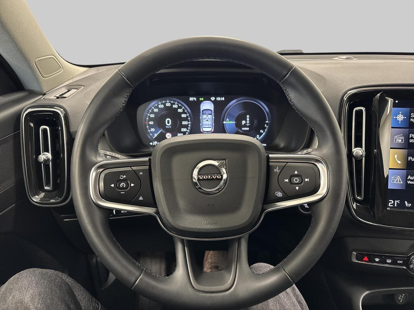 VOLVO XC40 2022