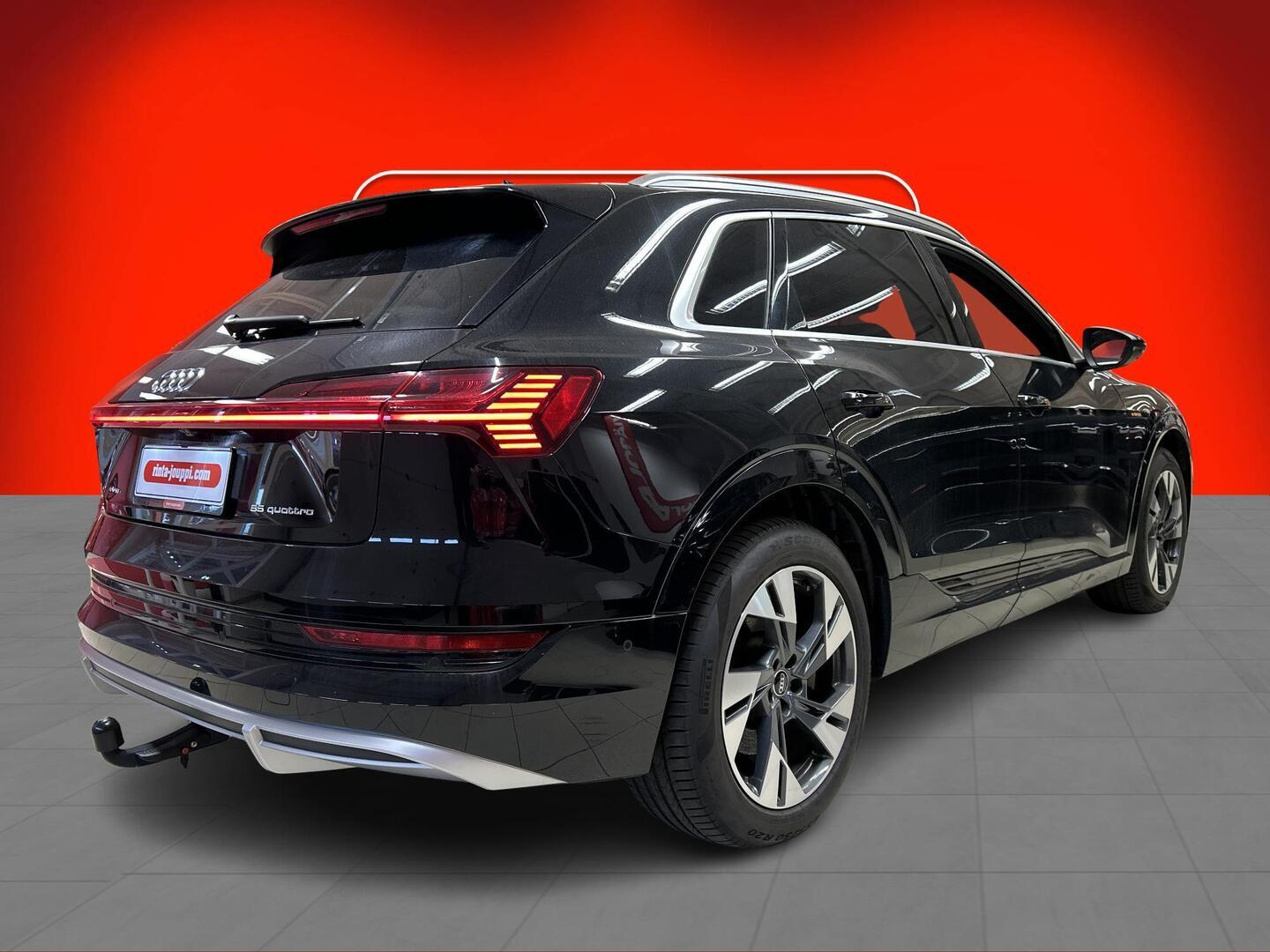 AUDI E-TRON 2022