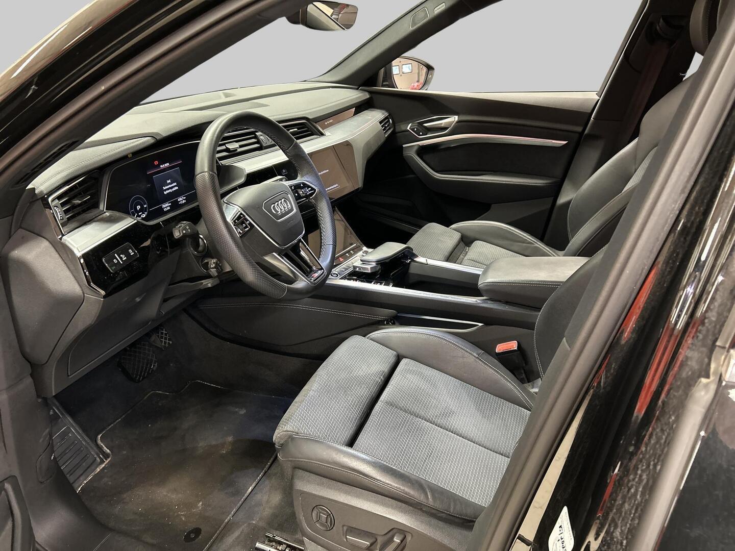 AUDI E-TRON 2022