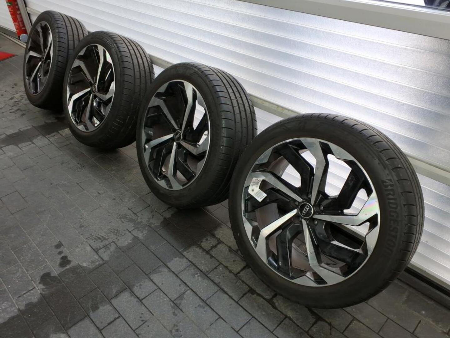 AUDI E-TRON 2022