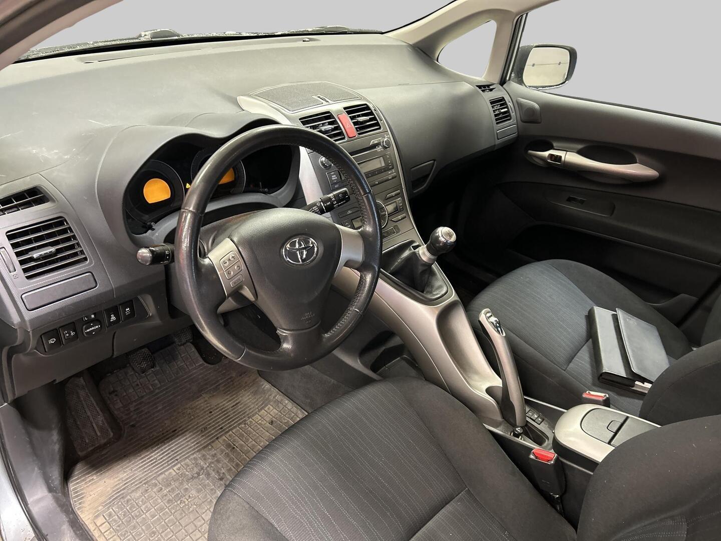 TOYOTA Auris 2009