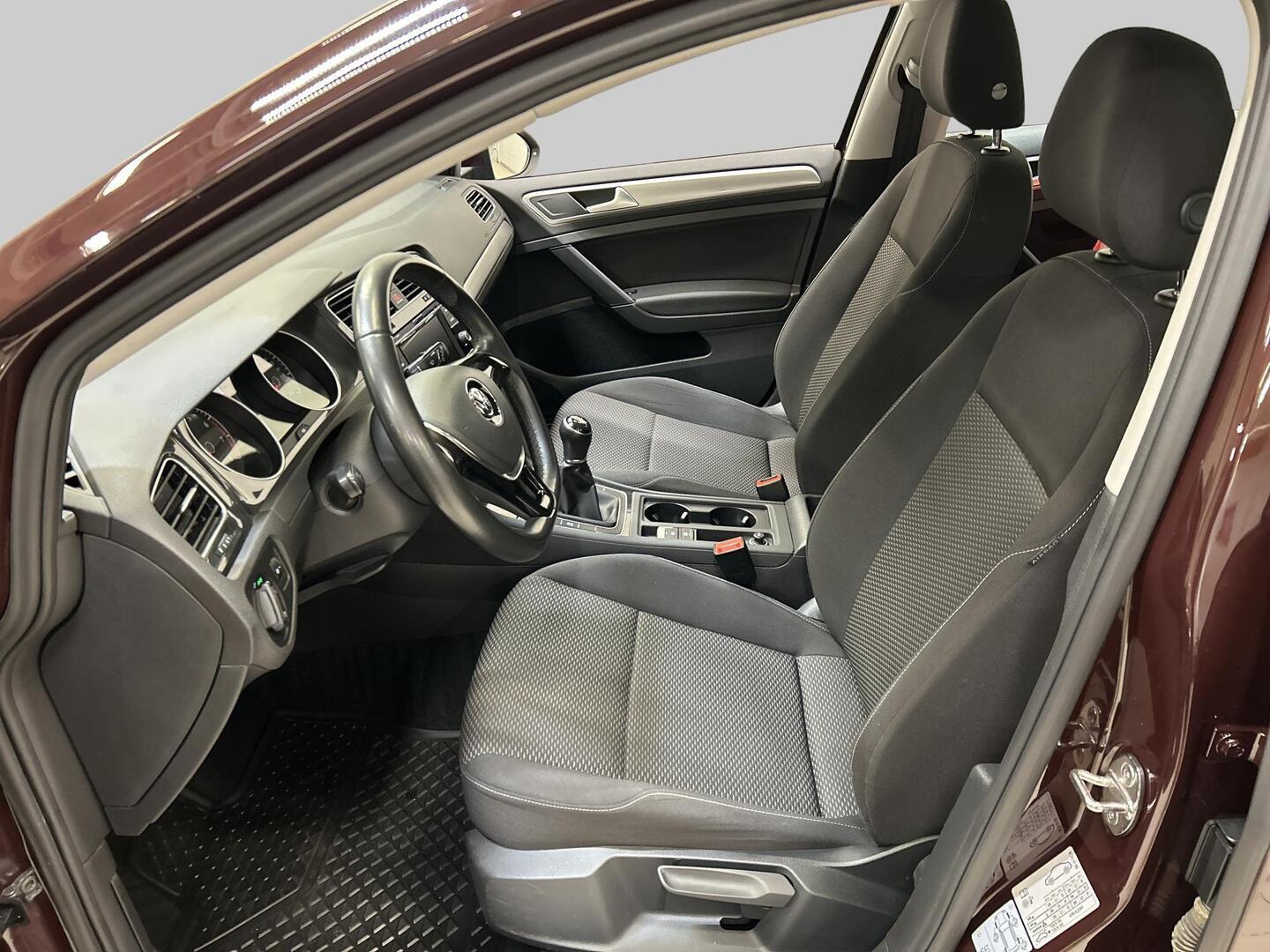 VOLKSWAGEN Golf 2017