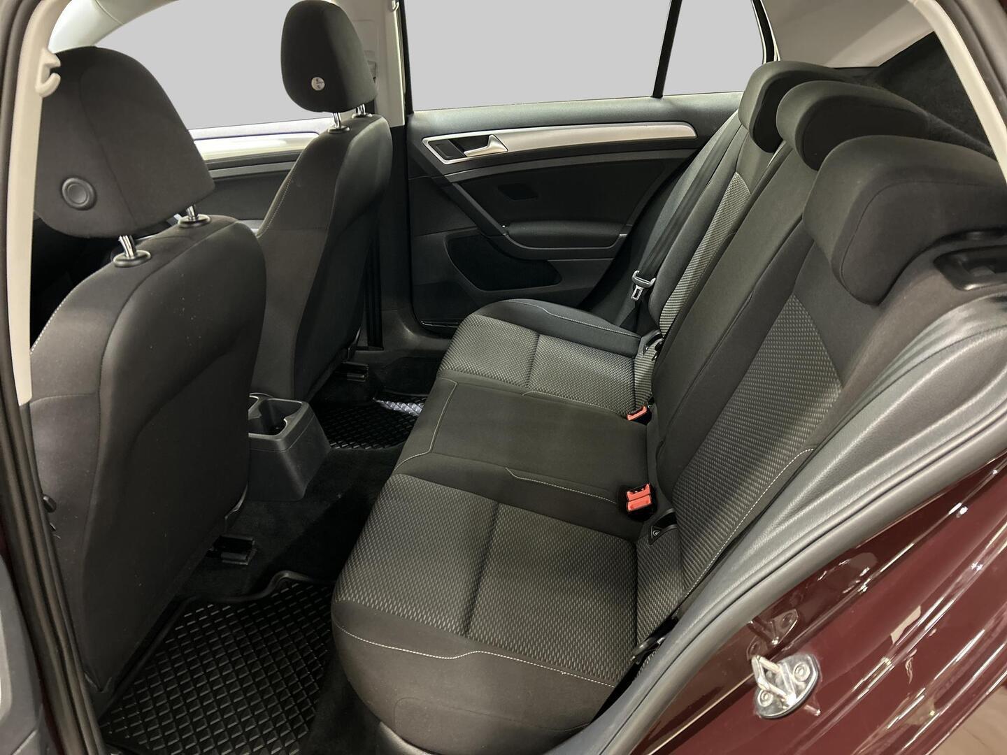 VOLKSWAGEN Golf 2017